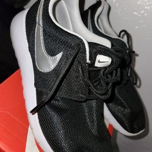 Sold! Nike 4Y running shoes